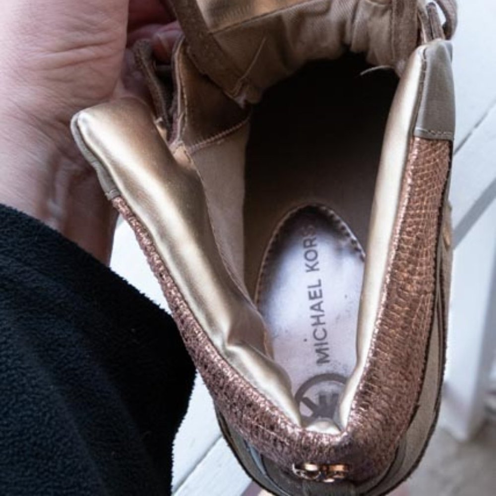 💖 Michael Kors Nikko II - Mettalic Rose Taupe Suede - see description for size! - Picture 10 of 16